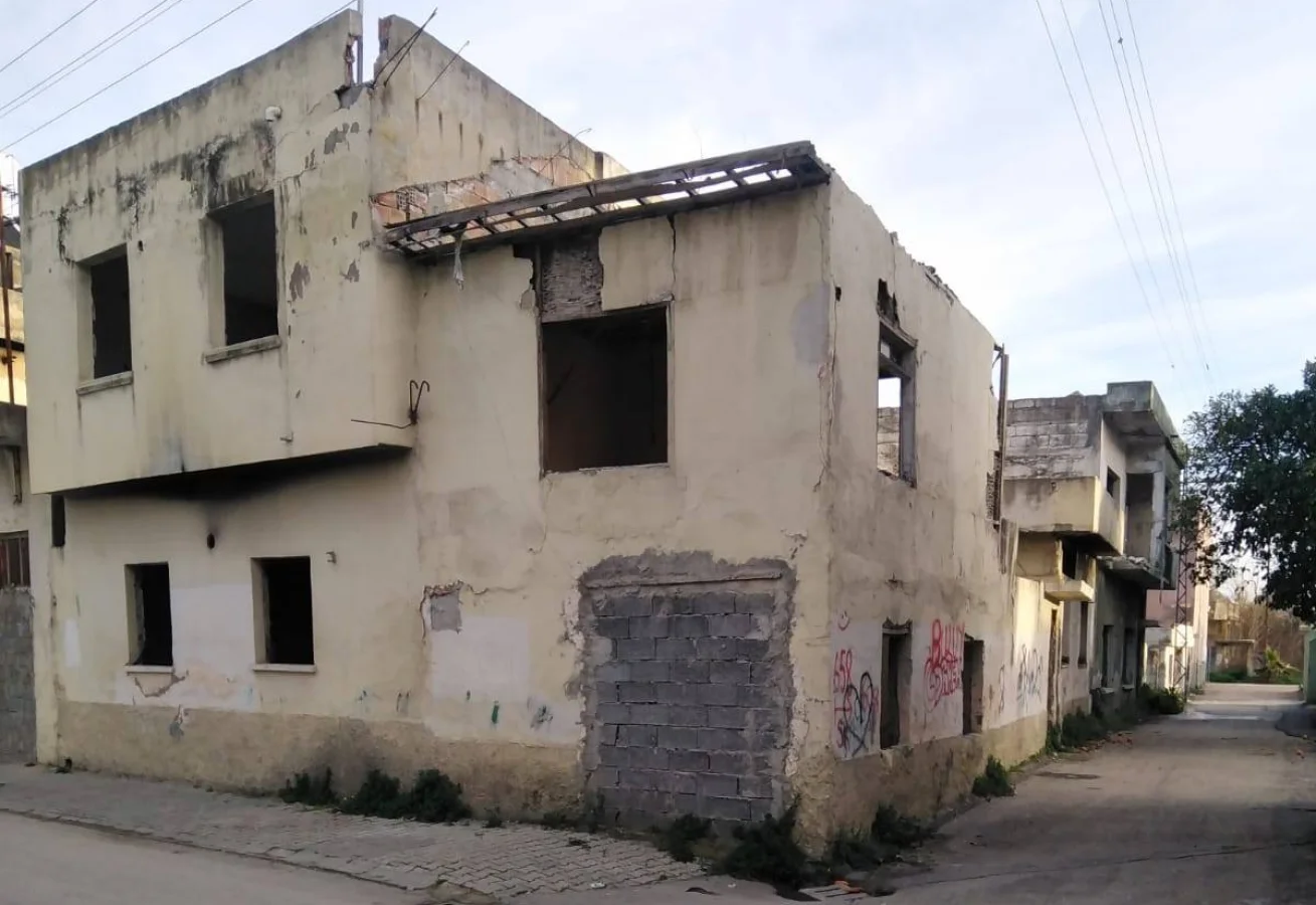 CEYHAN MURADİYE MAHALLESİ SAKİNLERİ METRUK BİNALARIN YIKILMASINI İSTİYOR