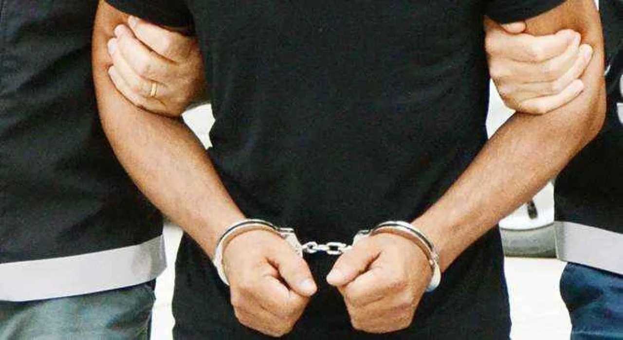 CEYHAN İLÇE EMNİYET MÜDÜRLÜĞÜ KESİNLEŞMİŞ HAPİS CEZASI OLAN 3 ŞAHISI YAKALADI