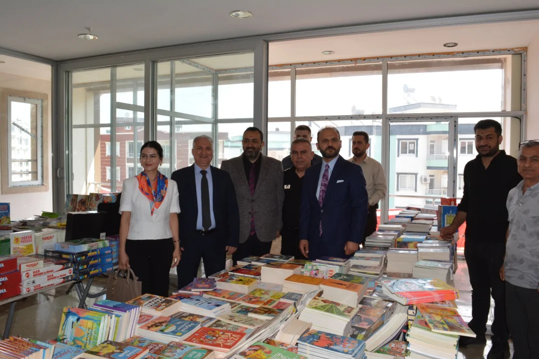 Yazarlar ve Öğrenciler Ceyhan’da Buluştu: Kariyer Günleri Başladı